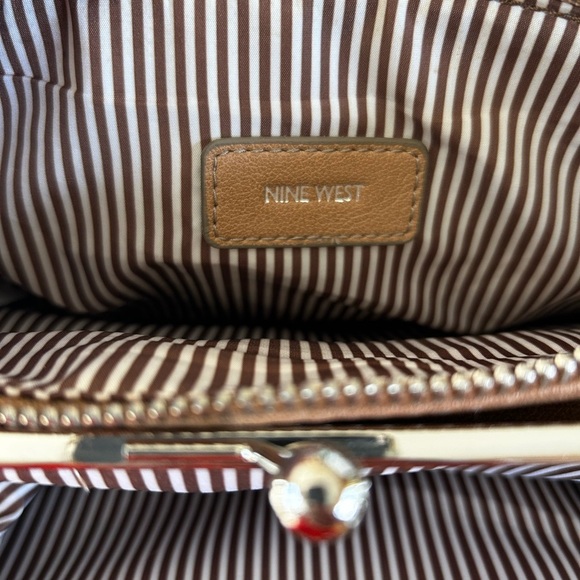 Stylish Tan and Cream Crossbody Bag Nine West - Picture 4 of 14